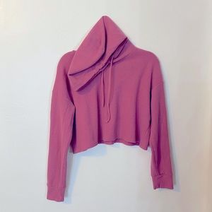 Cropped pink sweater